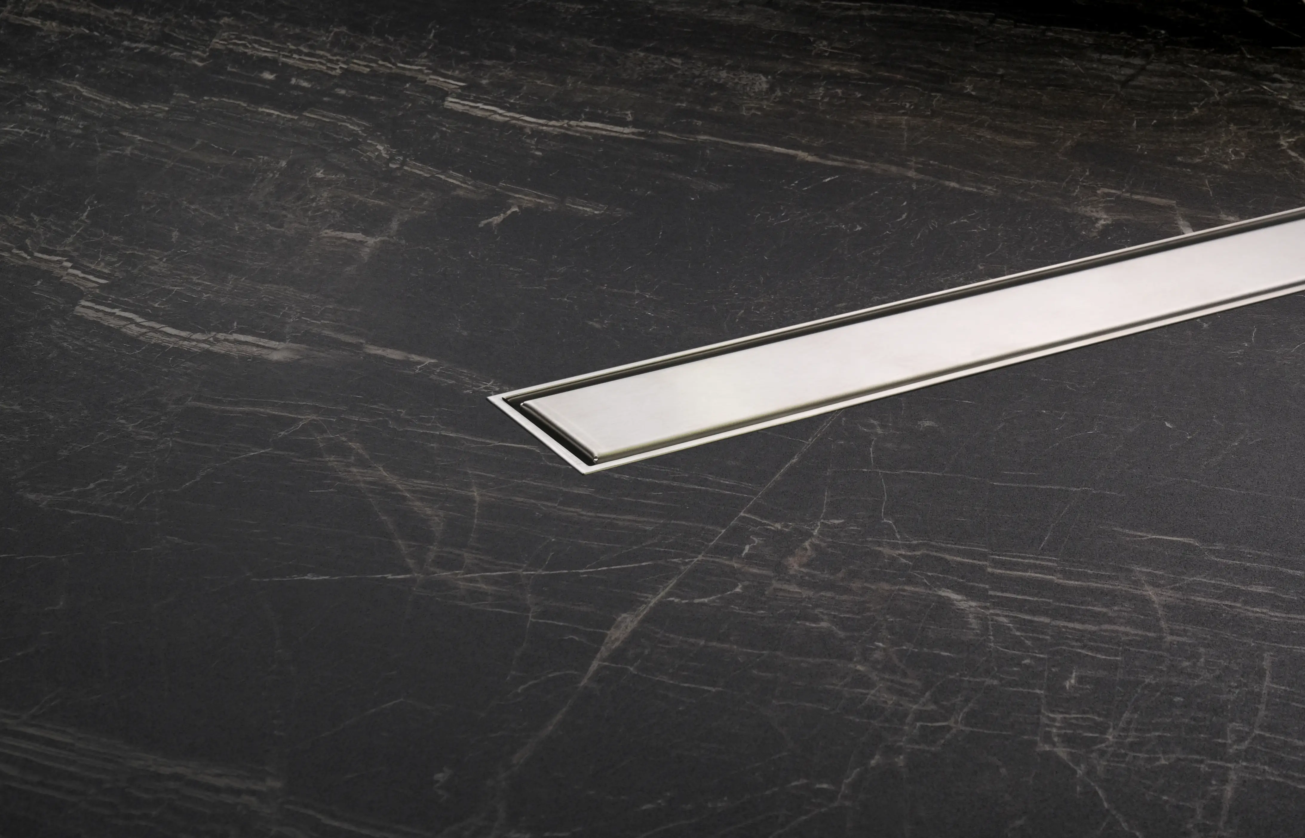Linear_Drain_Framed_In_Tile